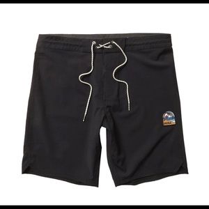NWT Vissla “Solid Sets” 18.5” Boardshorts